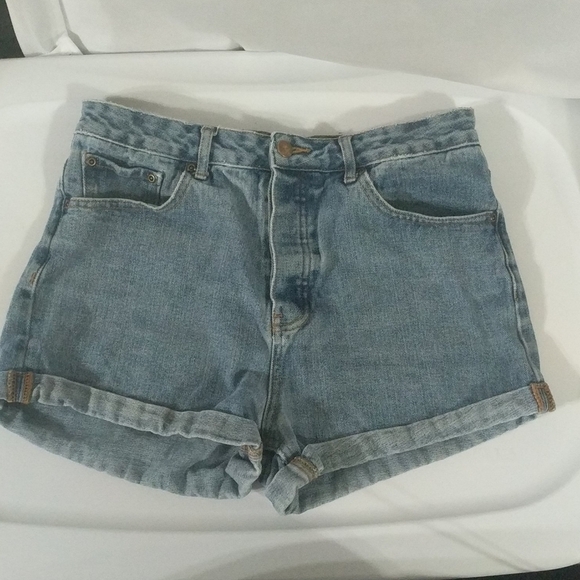 Forever 21 Light Wash Button Fly High Rise Denim Cuffed Shorts - size 28 - Picture 1 of 5